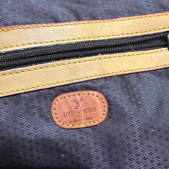 Louis Vuitton Tote Large Weekender Bag - Picture 8 of 11